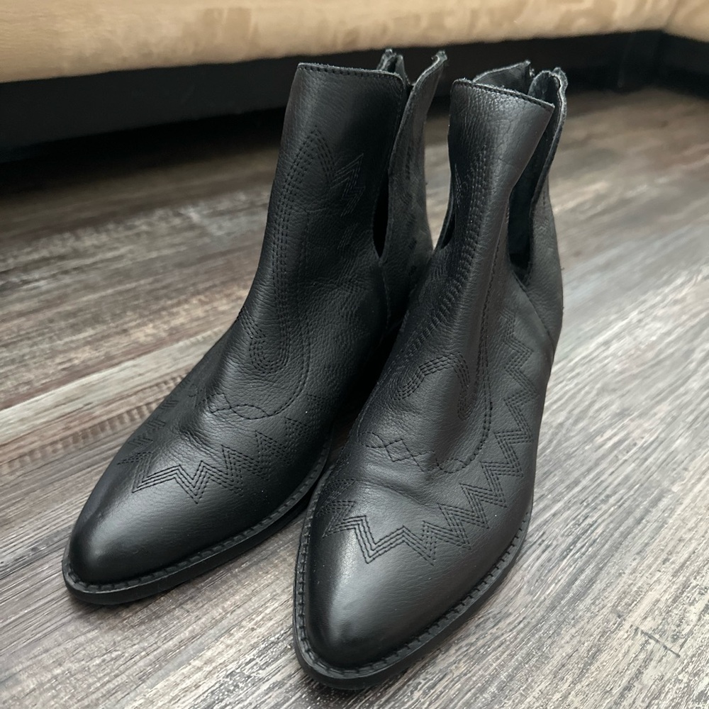 Women's Black Leather Western-Inspired Ankle Booties